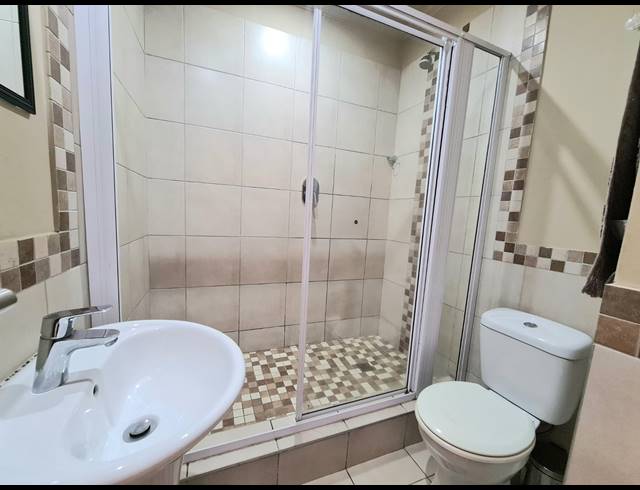 2 BEDROOM FLAT TO LET IN SHAKAS ROCK